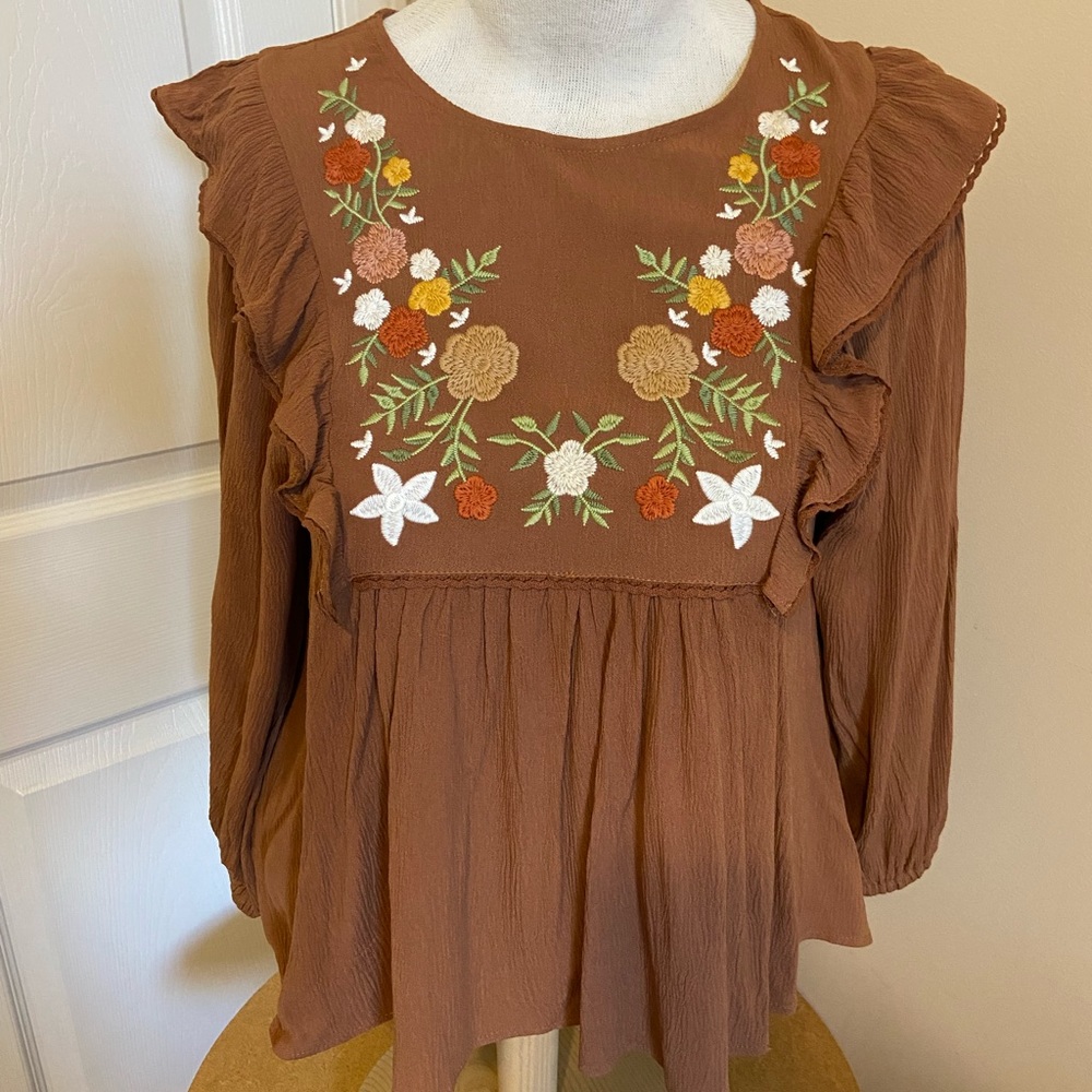 New In Loom Embroidered Ruffle Shoulder Blouse - Picture 4 of 6